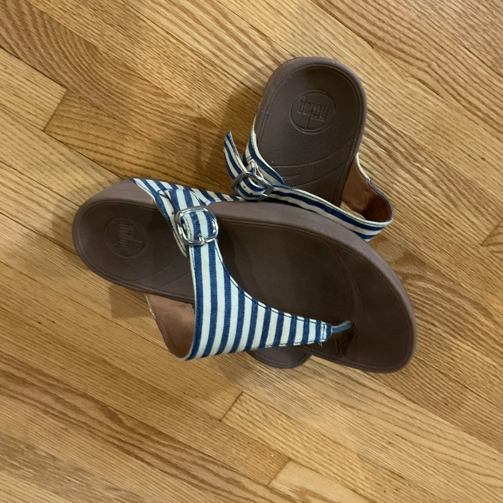 FitFlops Size 7 Navy Blue/White Striped.